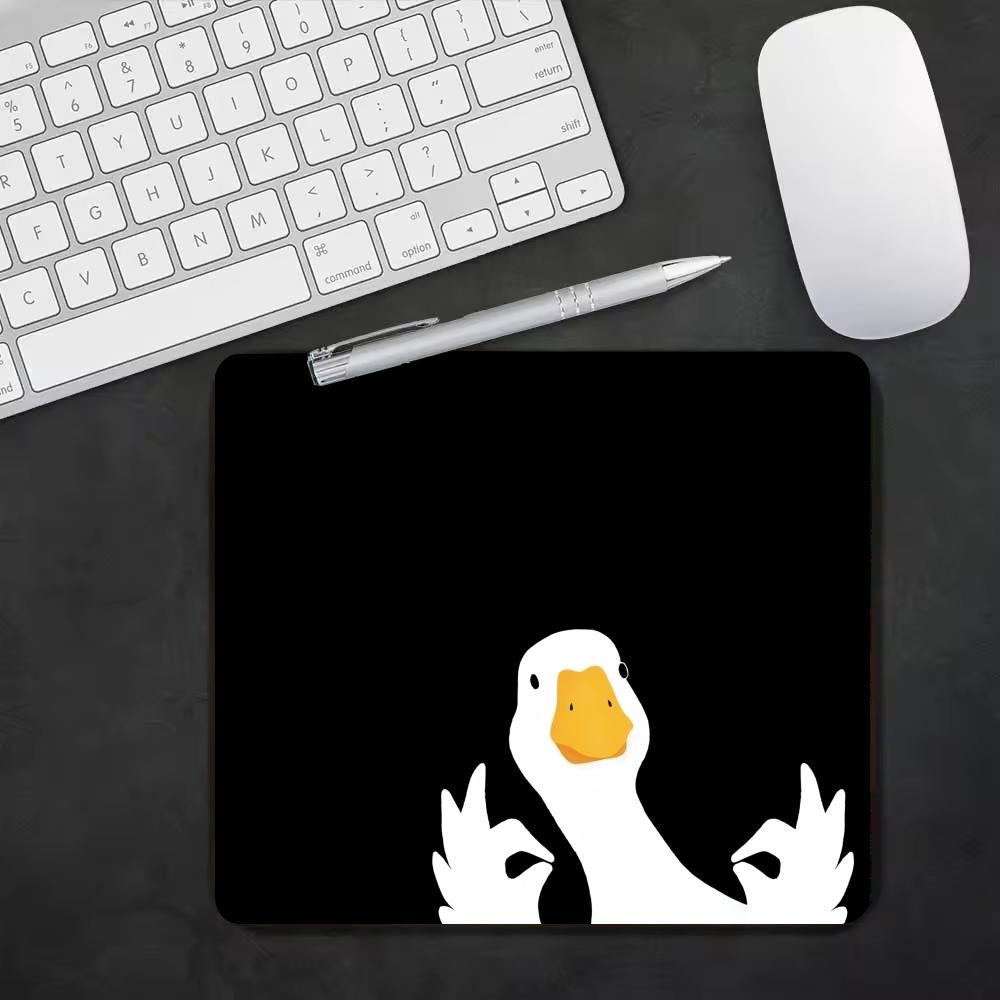 Home Office Background - แผ่นรองเมาส์ลายห่านขาวน่ารัก ขนาดเล็ก พื้นหลังสีดำ แผ่นรองโต๊ะยางกันลื่น สำหรับตกแต่งโต๊ะทำงานและบ้าน